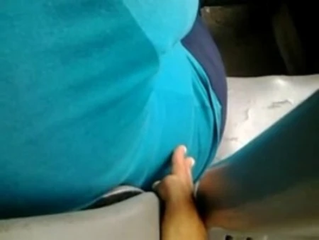 encoxada ultimo asiento manoseo milf