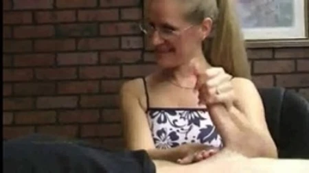 a great handjob witch sexy nails!