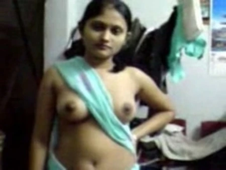 indian girl in saree seducing! is the best sex tube to get!