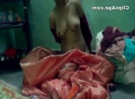 south indian aunty remove her saree, blouse and e