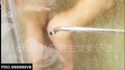 i really love busty girlfriend. she is a chinese amateur. fuck her in the bathroom during new year
