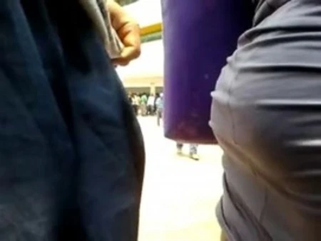poca gente un breve arrimon en tremendo culo rico