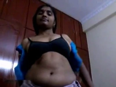 5221535 andhra aunty blowjob and saree strip