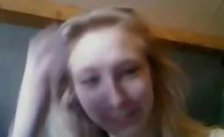 skinny blonde beauty goes live in teen girls on chaturbute