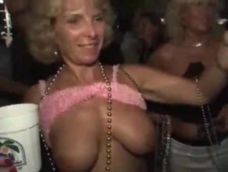 sexy girls flash their titties in public