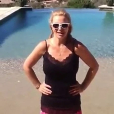 britney spears gets wet