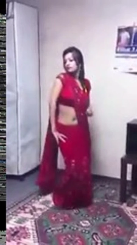 dance in saree non nude